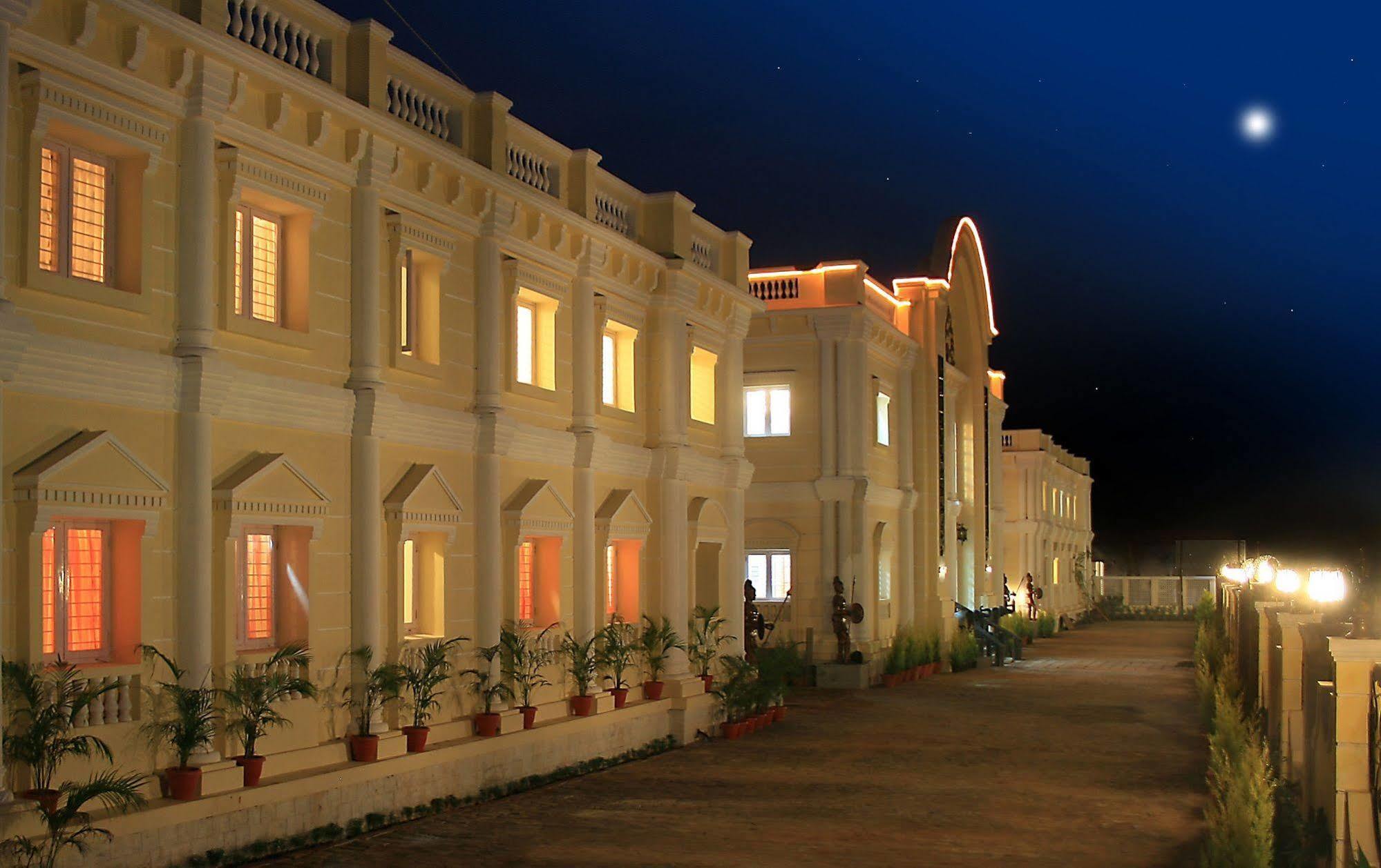 Kumararraja Palace Yelagiri Eksteriør billede