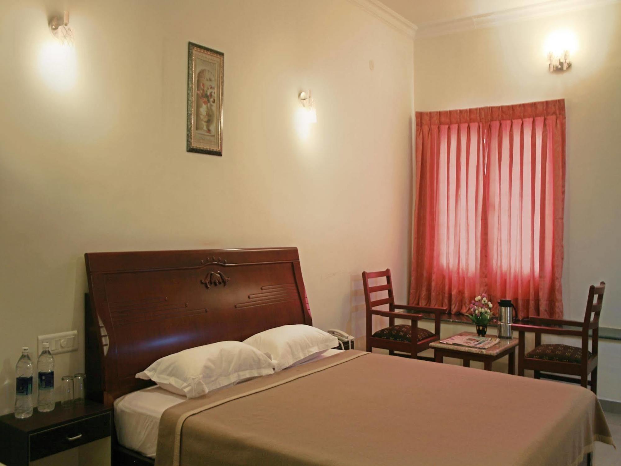 Kumararraja Palace Yelagiri Eksteriør billede